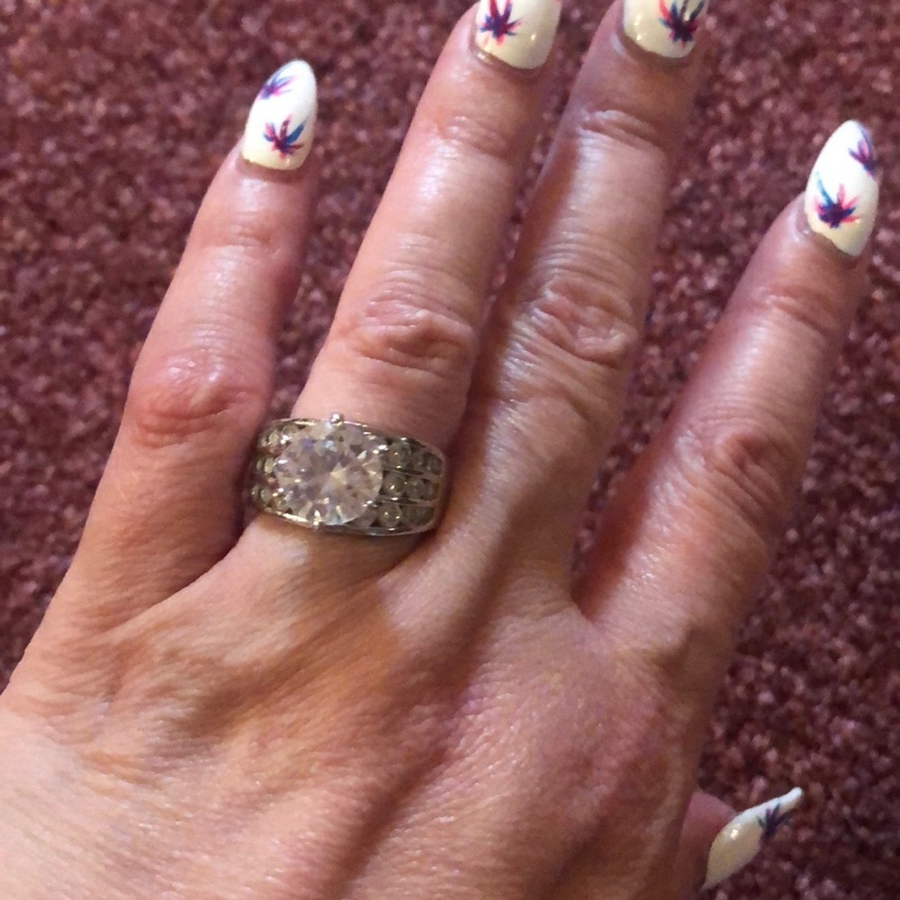 Gorgeous Statement Ring - image 4